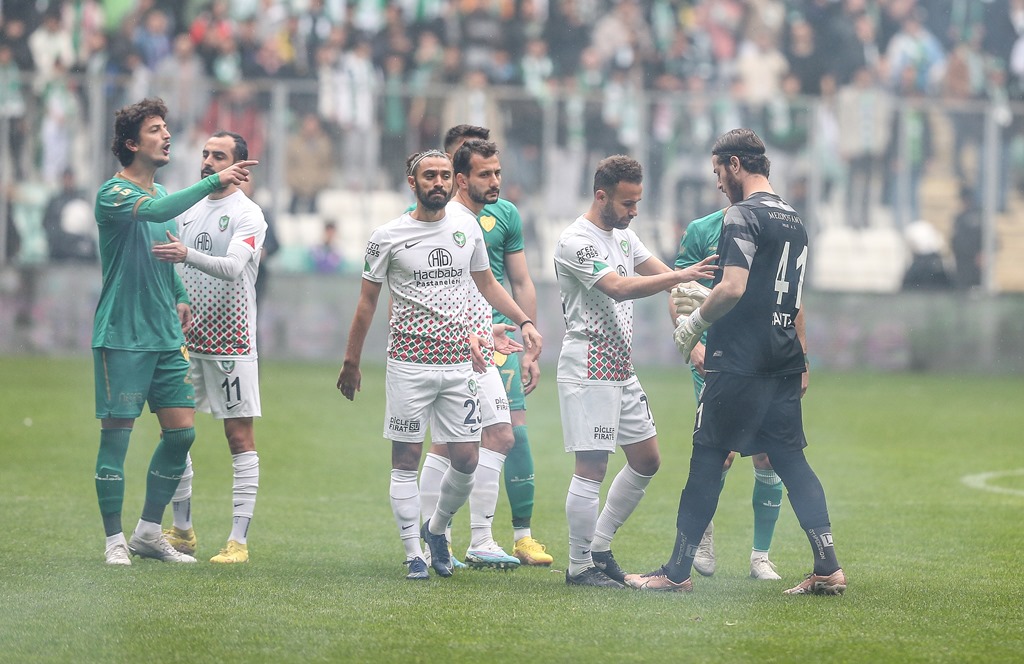 Bursaspor-Amed Sportif Faaliyetler Maçında Olaylar çıktı