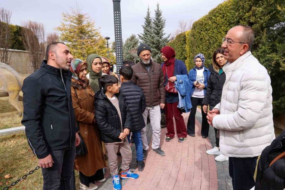 Depremzedeler Devr-i Alem'de ağırlandı