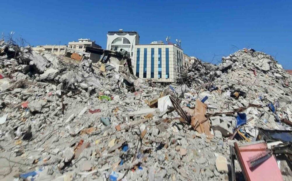 Dikkati depremde öldü sanılıp morga getirilen çocuğun hayatını kurtardı