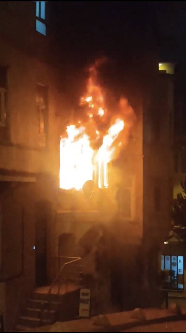 İtfaiye ekiplerine ilginç istek: "100 bin dolarımı kurtarın"