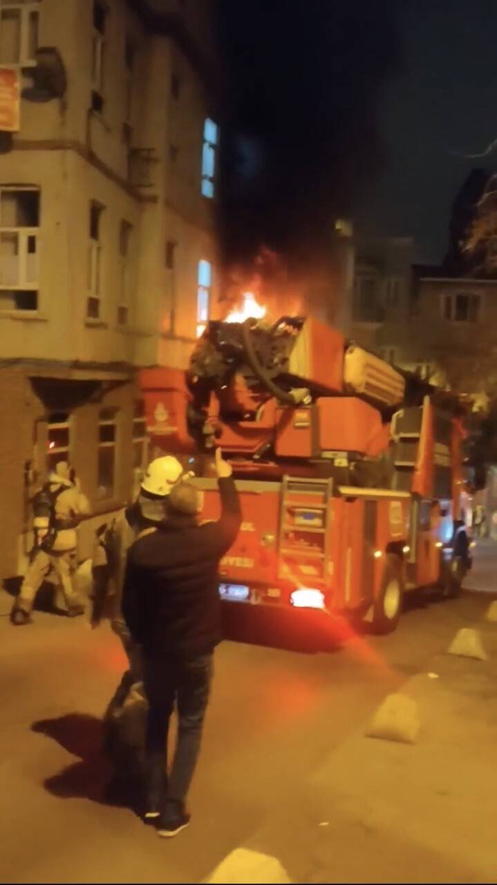 İtfaiye ekiplerine ilginç istek: "100 bin dolarımı kurtarın"