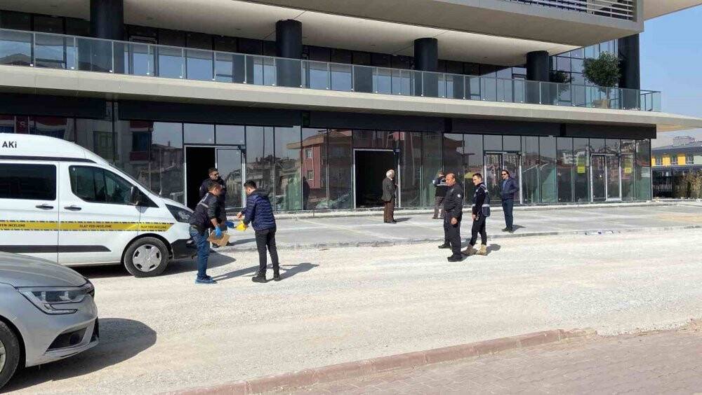 Konya’da üzerine duvar devrilen şahıs yaralandı