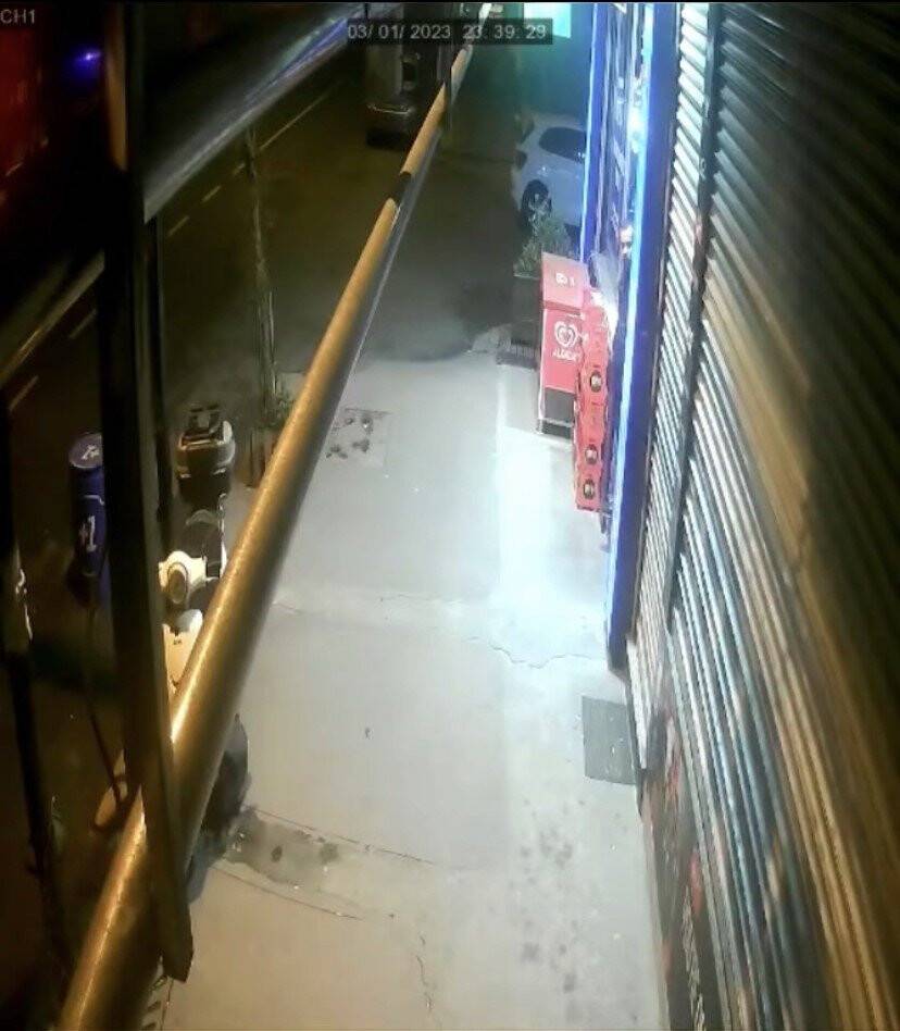 Tekel bayiye saldıran çocuk yakalandı