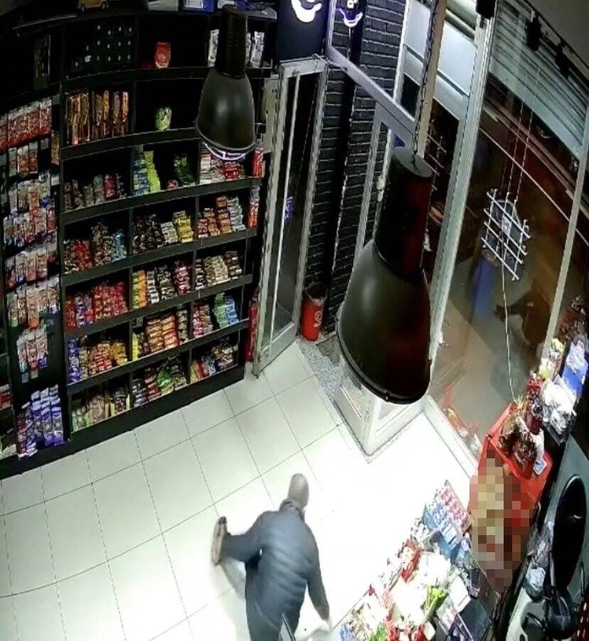 Tekel bayiye saldıran çocuk yakalandı