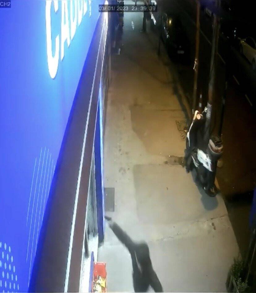 Tekel bayiye saldıran çocuk yakalandı