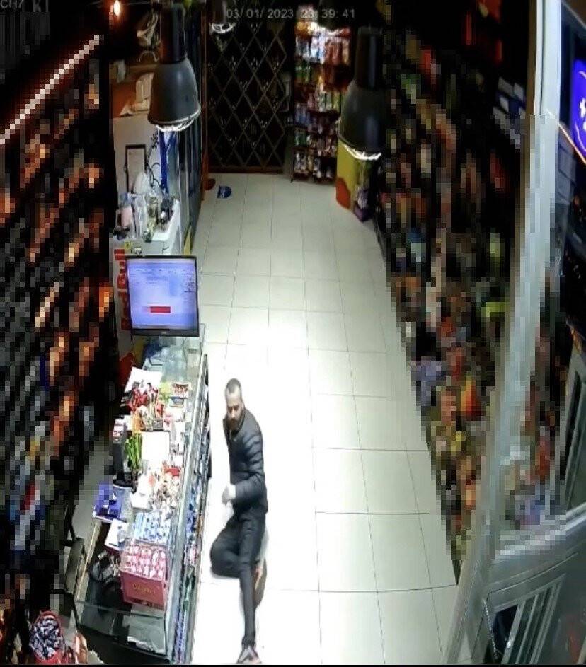 Tekel bayiye saldıran çocuk yakalandı