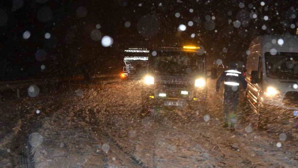 Antalya-Konya karayolunda kar yağışı