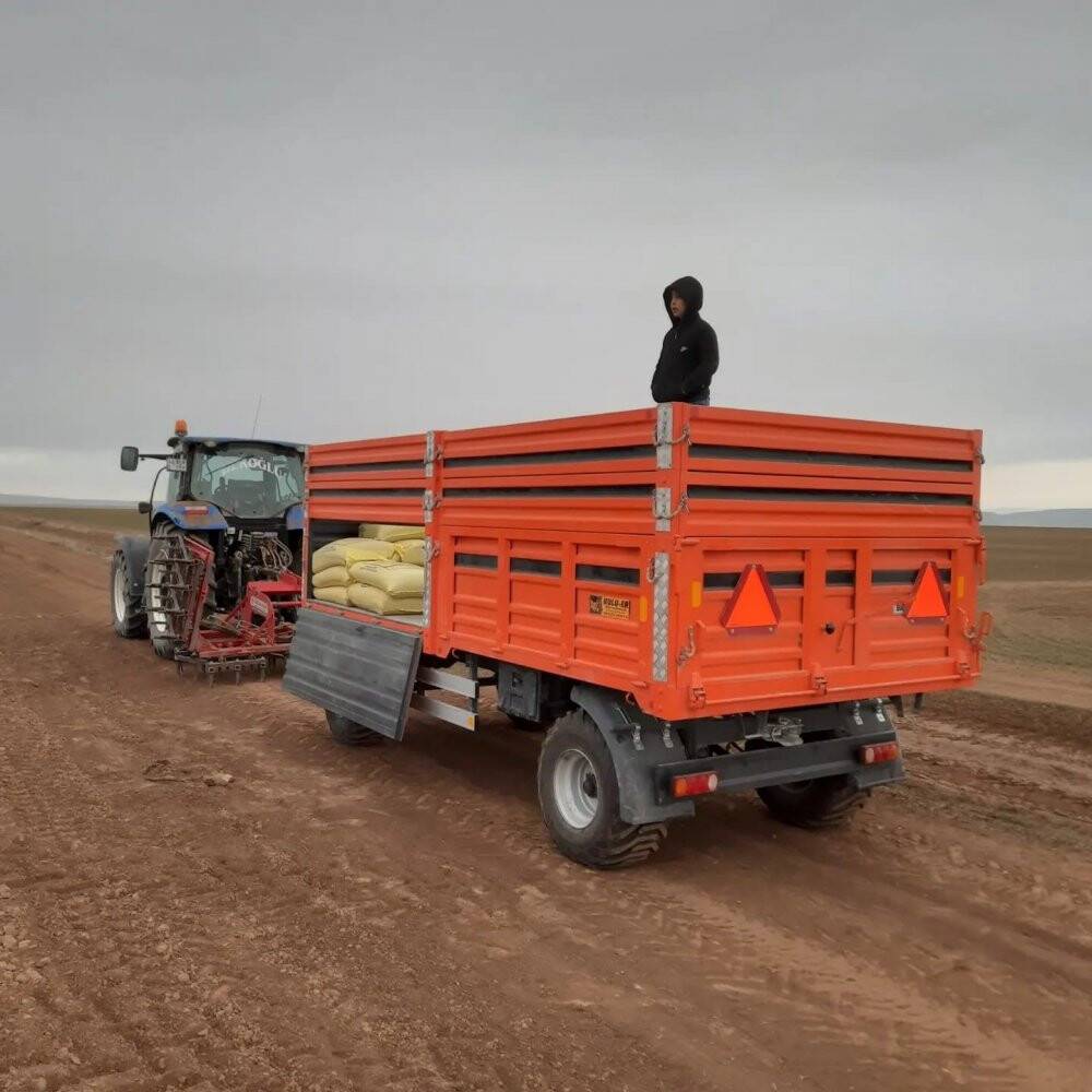 Kulu’da baklagil fideleri toprakla buluştu