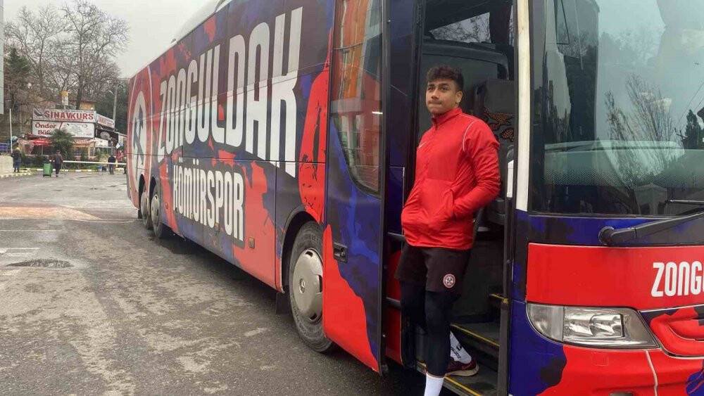 31 yakınını depremde kaybeden futbolcu: "Gördüğümde içime umut doğuyordu"