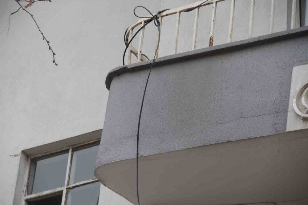 Anne ve çocuklarını  kablo hayata bağladı