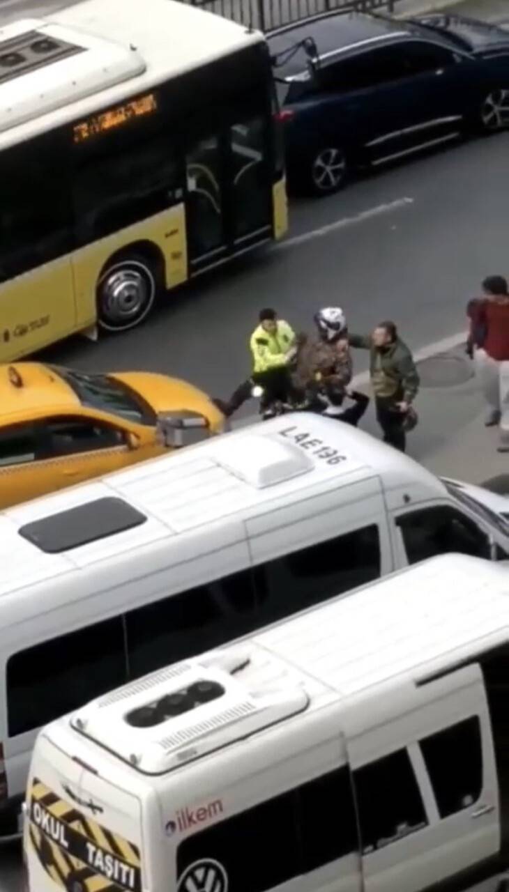 İstanbul’un göbeğinde trafik kavgası kamerada