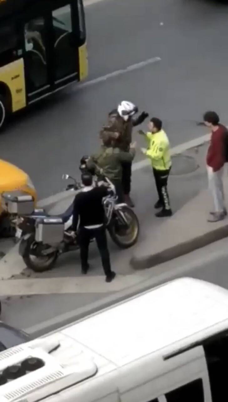 İstanbul’un göbeğinde trafik kavgası kamerada