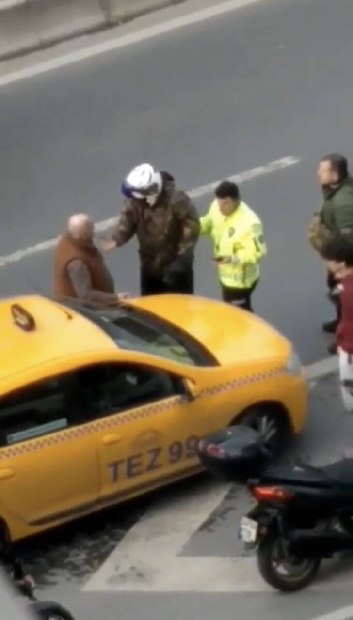 İstanbul’un göbeğinde trafik kavgası kamerada