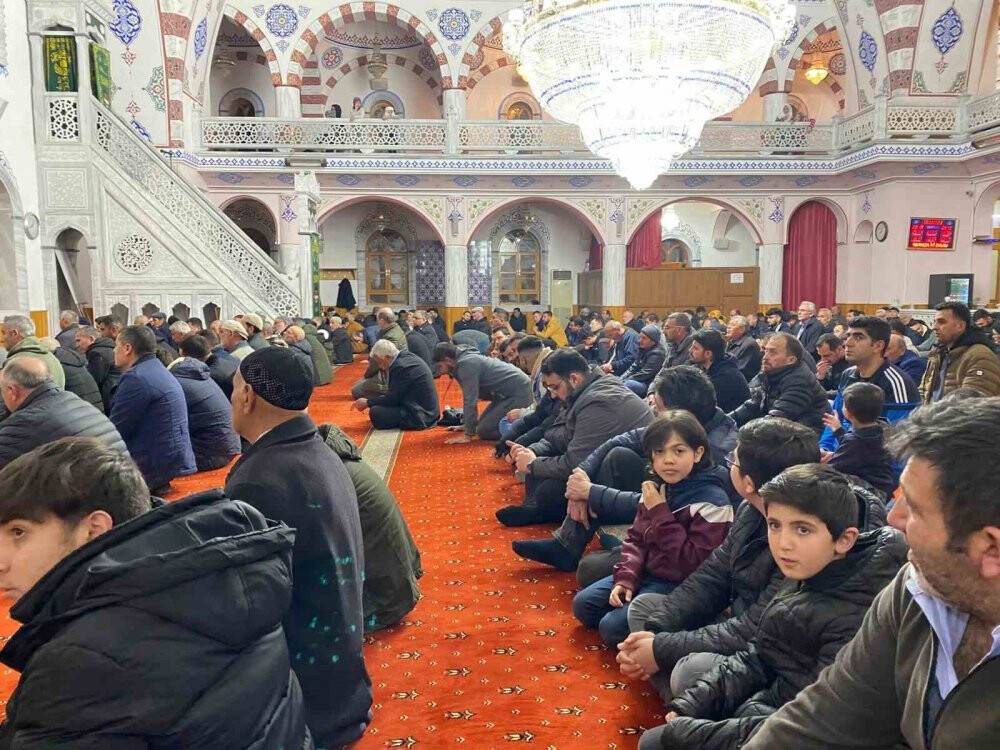 Kulu’da Berat Kandili'nde camiler doldu