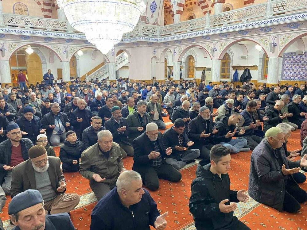 Kulu’da Berat Kandili'nde camiler doldu