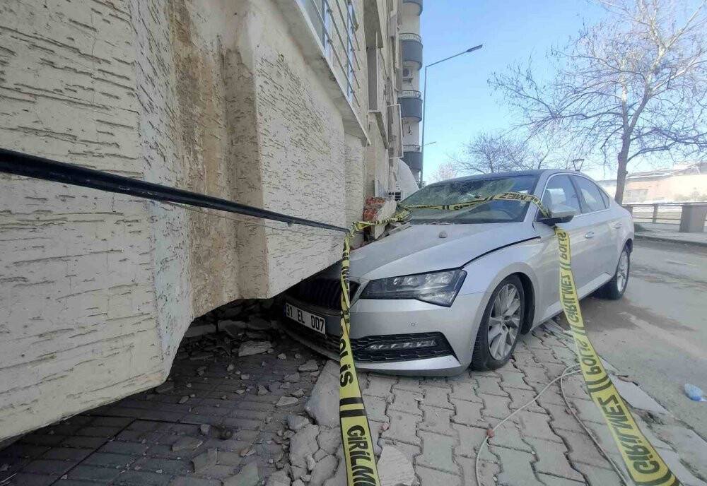 5 otomobil, 50 kişinin hayatını kurtardı