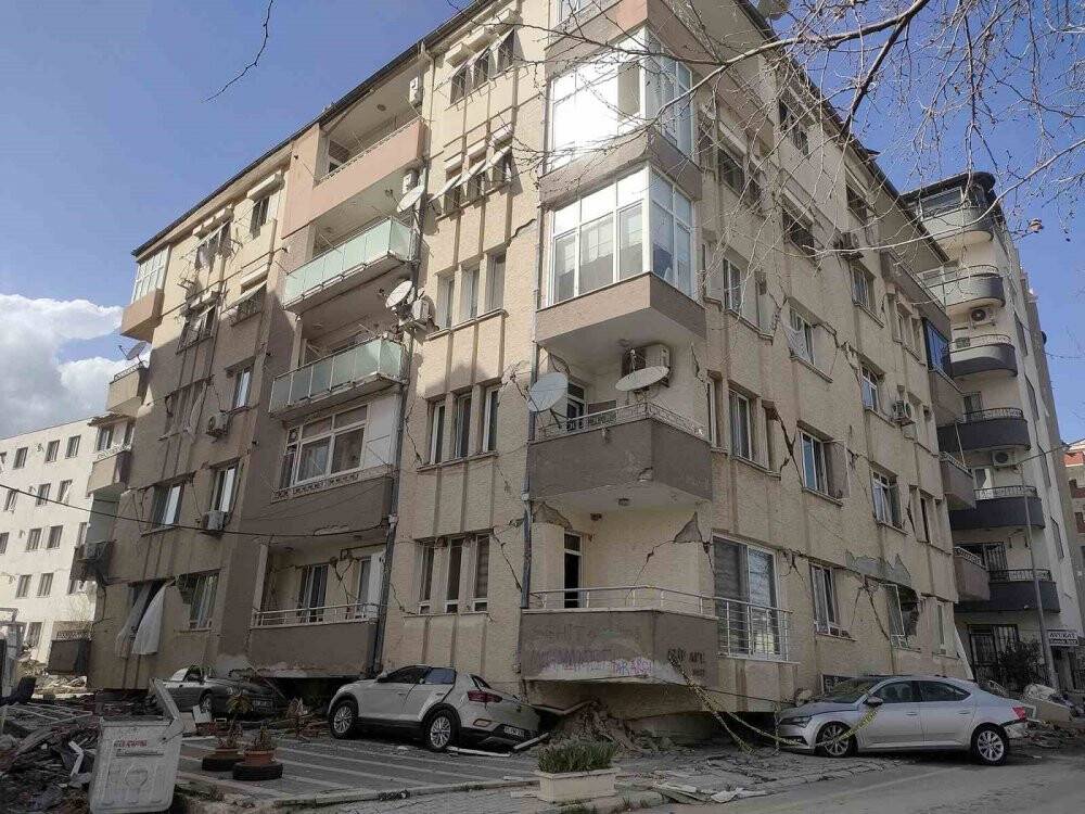 5 otomobil, 50 kişinin hayatını kurtardı