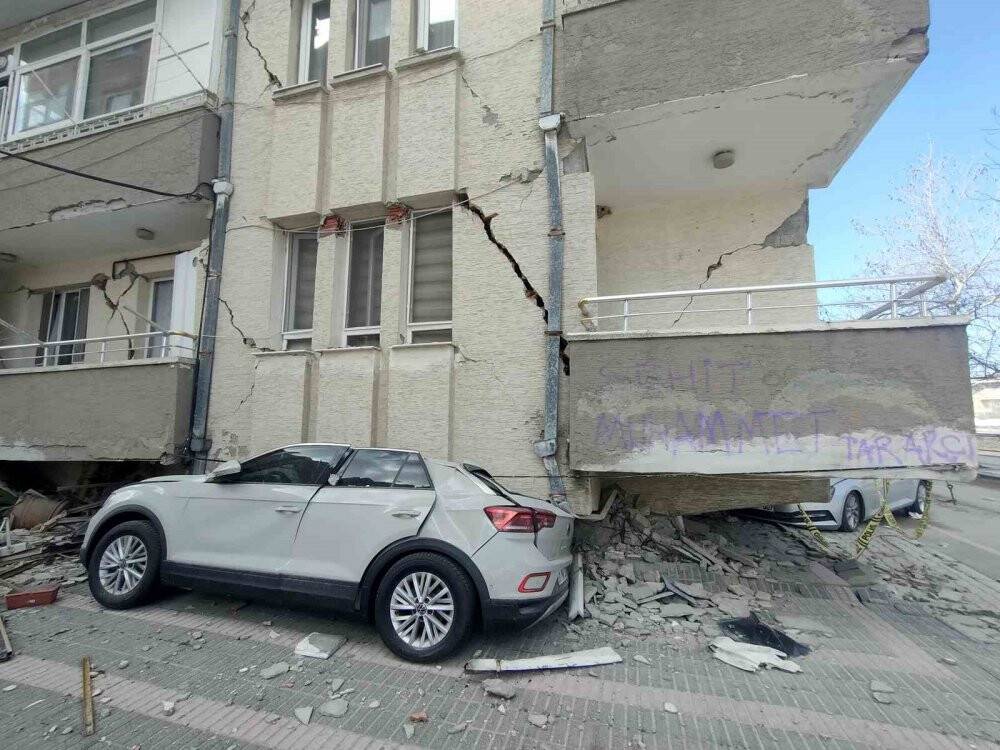 5 otomobil, 50 kişinin hayatını kurtardı