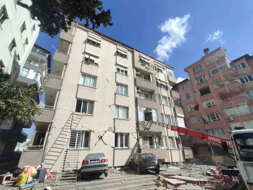 5 otomobil, 50 kişinin hayatını kurtardı