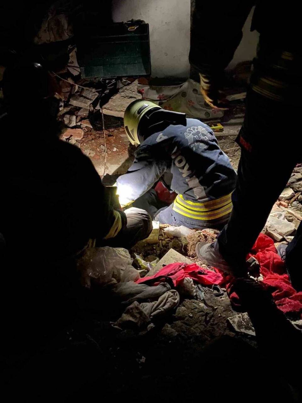 Deprem anında yapılması gerekenler! Uzmanı hayat kurtaran yöntemleri anlattı