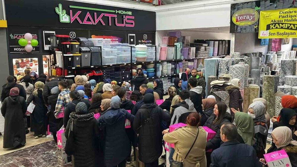 Fiyatı duyan koştu: Kapıları zor tuttular