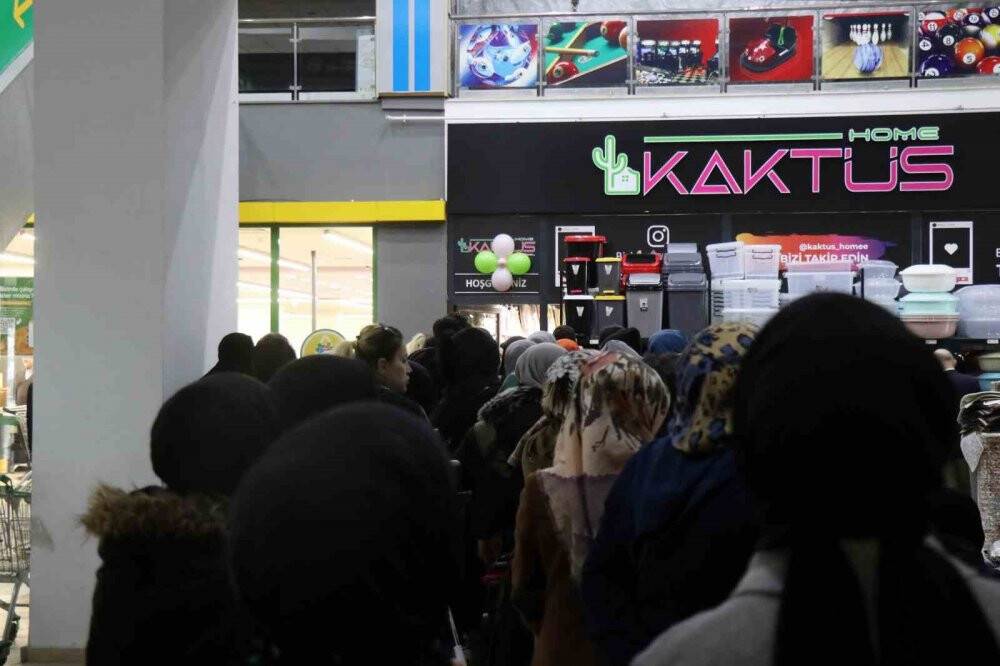 Fiyatı duyan koştu: Kapıları zor tuttular