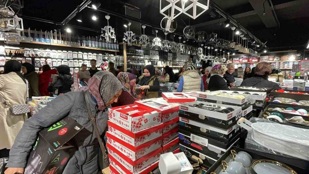 Fiyatı duyan koştu: Kapıları zor tuttular