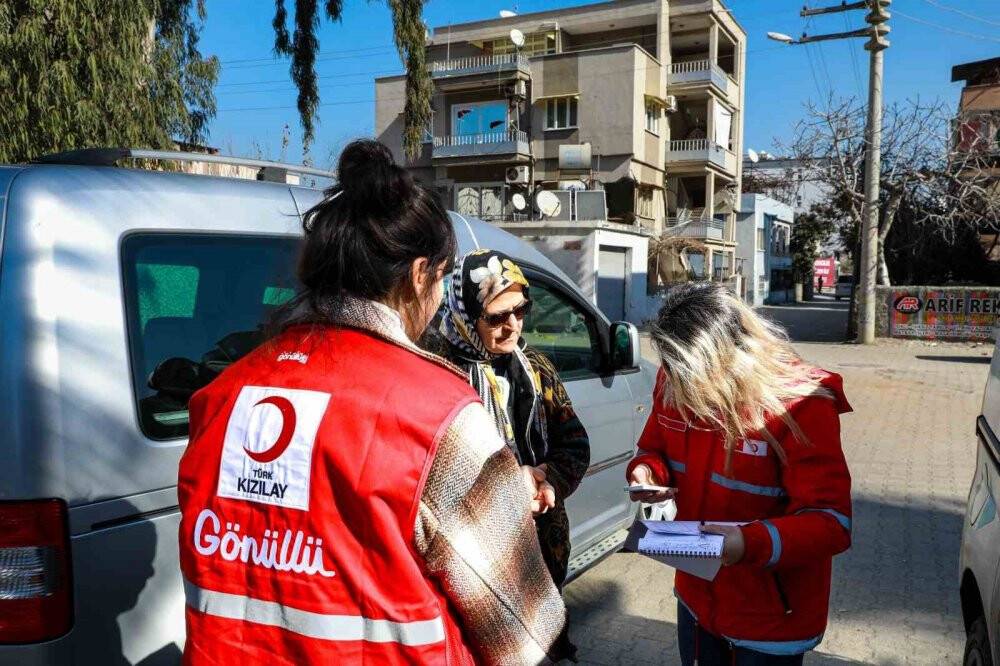 Kadınlar Türk Kızılay’a katkı sağlıyor