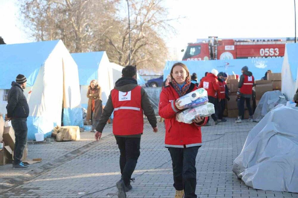 Kadınlar Türk Kızılay’a katkı sağlıyor