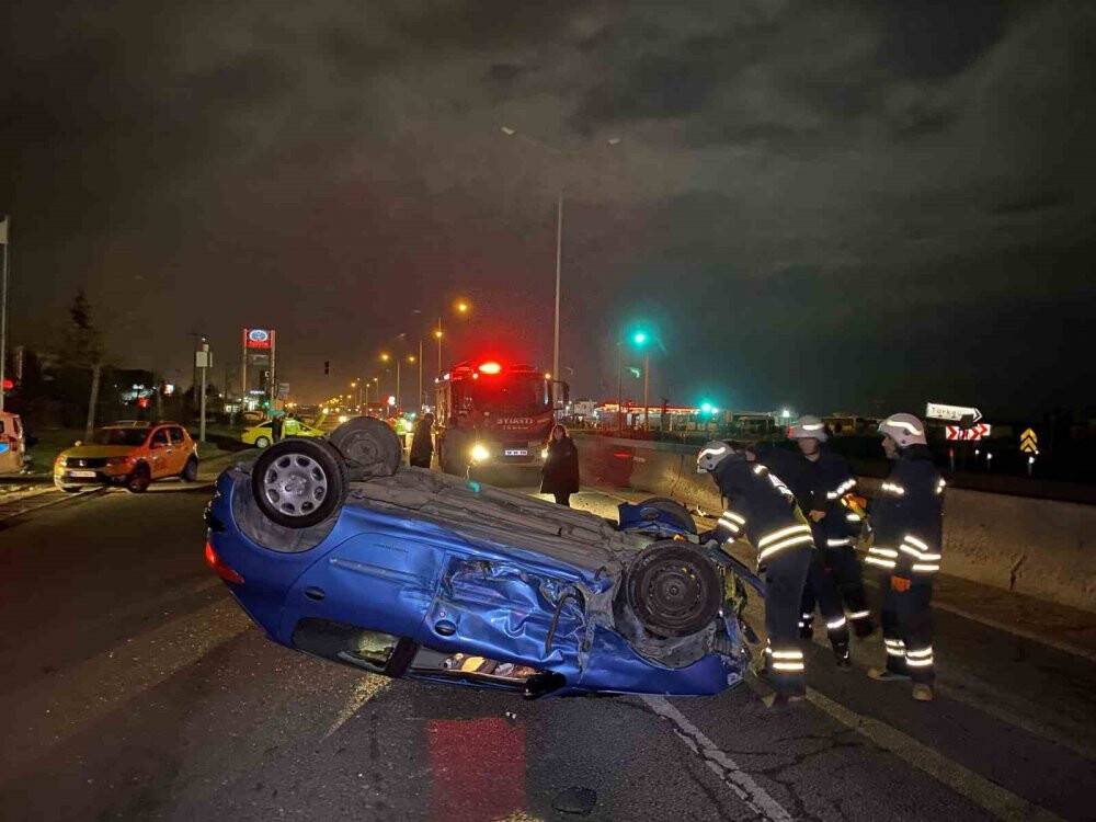 Kırmızı ışık ihlali yapan alkollü sürücünün kullandığı araç takla attı