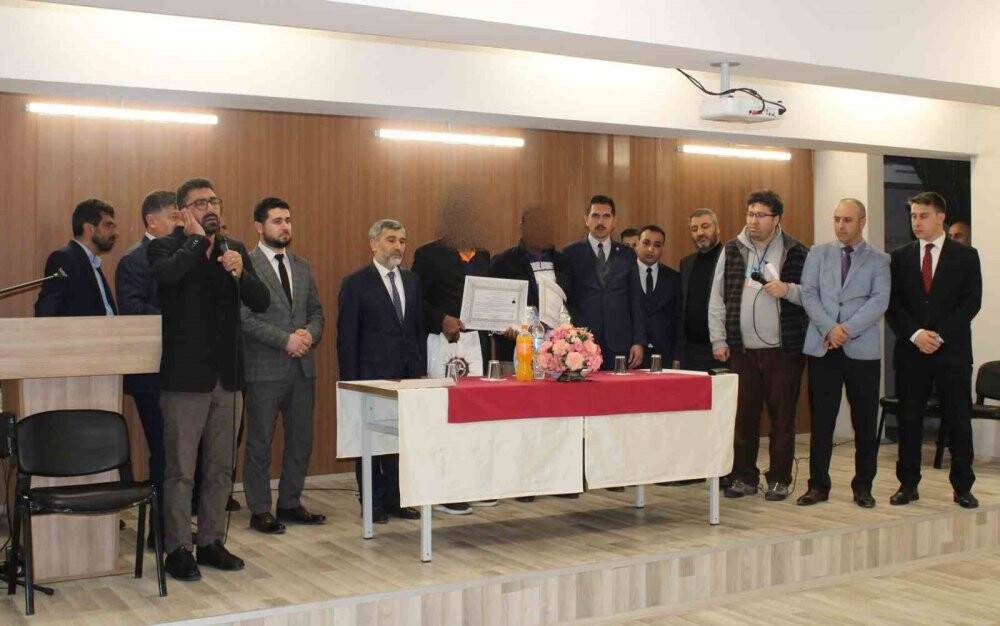 Yabancı uyruklu 2 mahkûm İslamiyet’i seçti