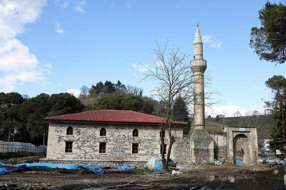 600 yıllık tarihi camii ibadete açılıyor
