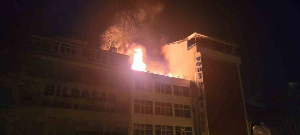 Başkentte 4 katlı metruk binada  yangın