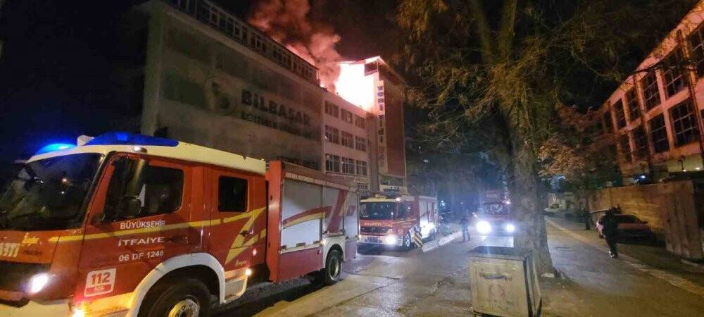 Başkentte 4 katlı metruk binada  yangın