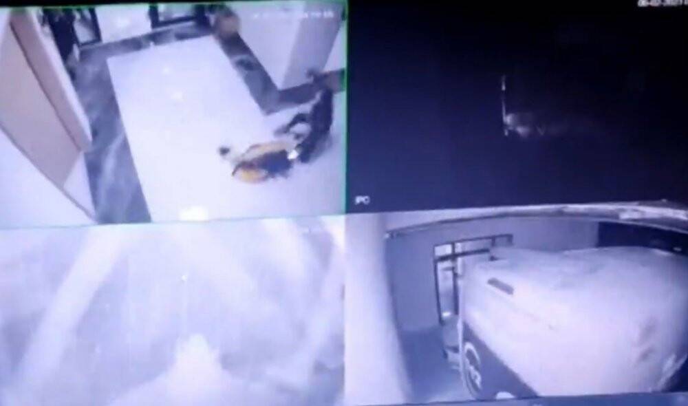 Depremin şiddetini gösteren yeni görüntü: İnsanlar savruldu, ambulans beşik gibi sallandı