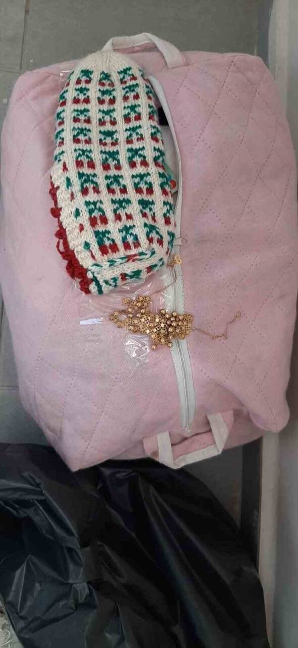 Enkaz eşyaları arasında hatıralarını ararken buldu hemen emniyete teslim etti