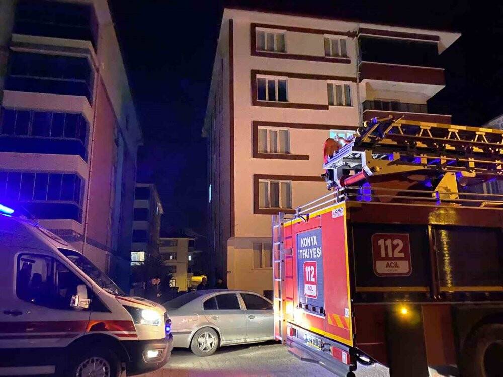 Konya'da 4 katlı apartmanda yangın