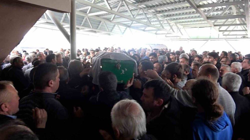 Yolcu beklerken ölen otobüs şoförü toprağa verildi