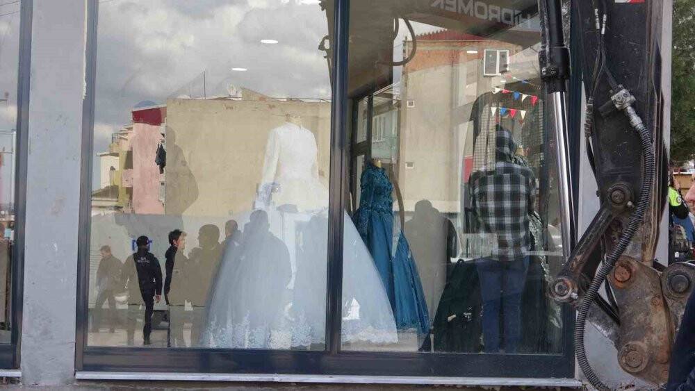 Yıkımı engellemek için kendilerini kilitlediler