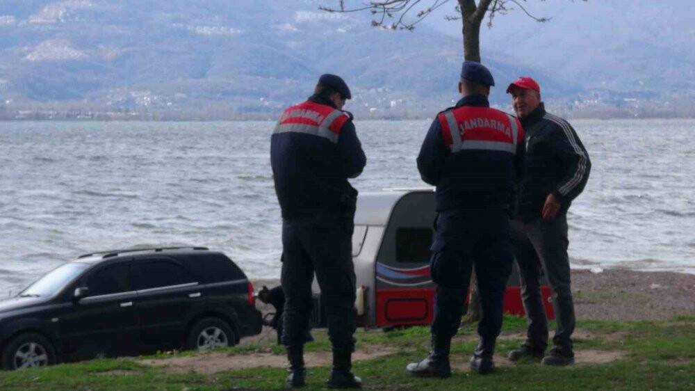 Kano alabora oldu: Yüzerek kıyıya çıktılar