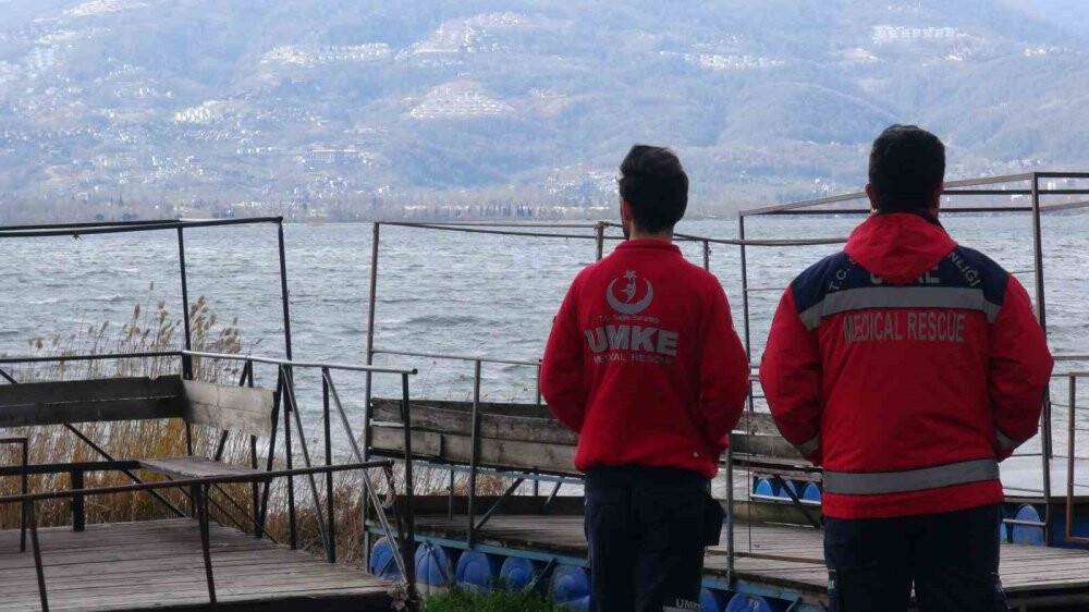 Kano alabora oldu: Yüzerek kıyıya çıktılar