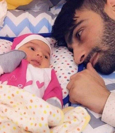 Kızının mezarının yanındaki konteynerde yaşamını sürdürüyor