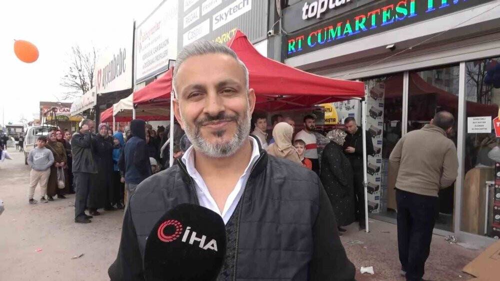 Yağmur ve lodosa rağmen uzun kuyruklar oluşturdular