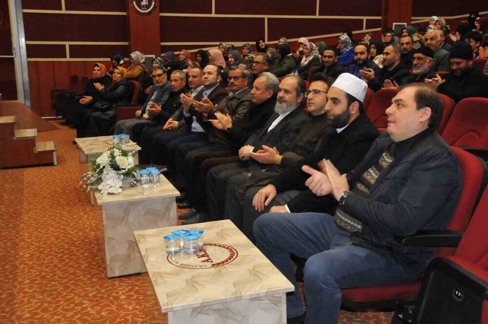 Akşehir’de "Değişen Dünya Müslüman Şahsiyeti" konferansı