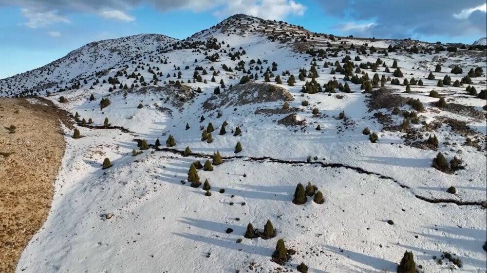 Depremin boyutunu ortaya koyan manzara! Dağı neredeyse ikiye ayırdı