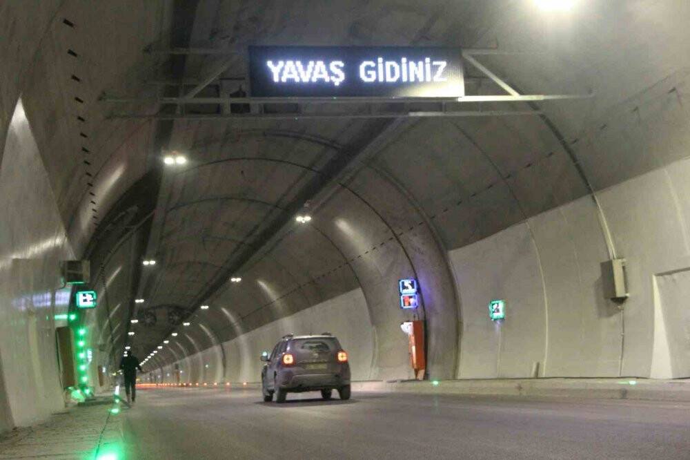 Dünyanın üçüncü, Avrupa’nın en uzun çift tüplü karayolu tünelinin açılışında geri sayım