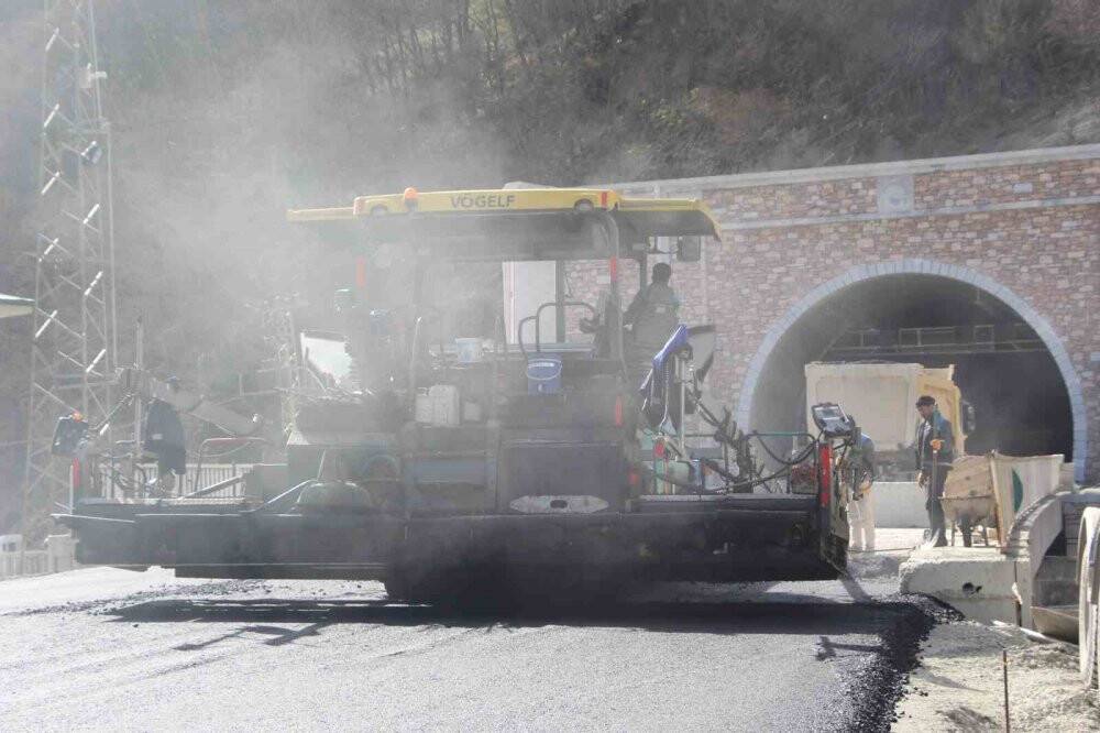 Dünyanın üçüncü, Avrupa’nın en uzun çift tüplü karayolu tünelinin açılışında geri sayım