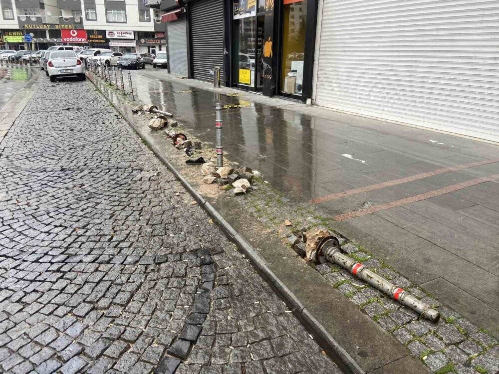 Kontrolden çıkarak iş yerine çarptı, yan yattı