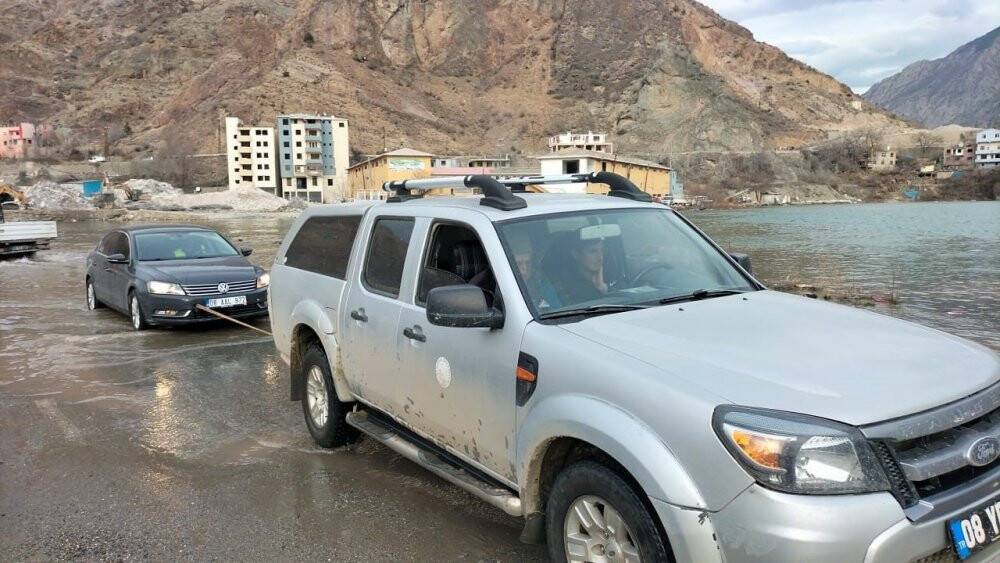 Baraj gölünün suları ilçe merkezine ulaştı: Ne yapacaklarını şaşırdılar