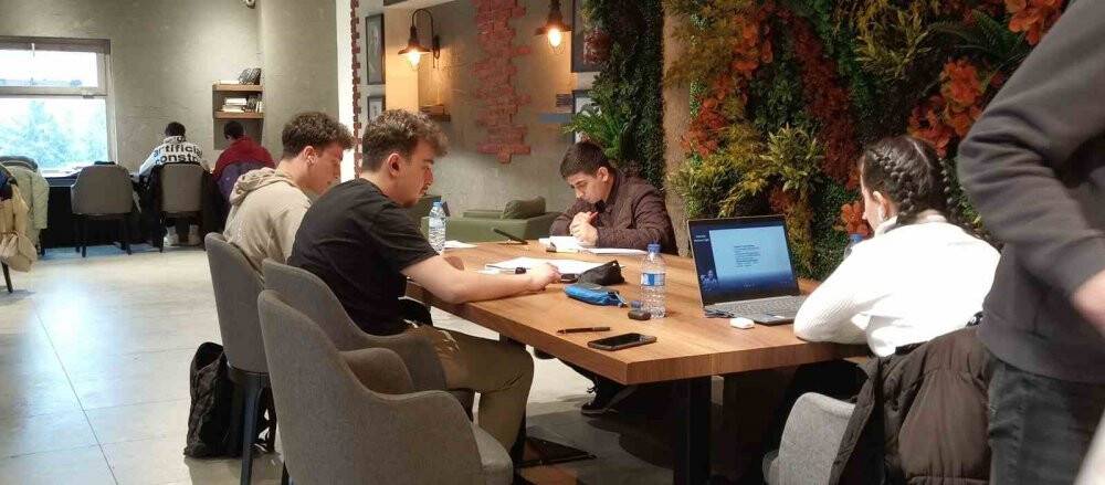 Dönemeç Kitap Kafe’ye yoğun ilgi